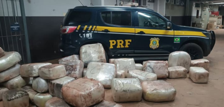 Motorista &eacute; flagrado com 583 quilos de drogas em caminh&atilde;o na BR-262, em Miranda
