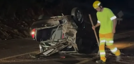 Motorista escapa sem ferimentos graves ap&oacute;s carro rec&eacute;m-comprado capotar na BR-163, em Rio Verde 