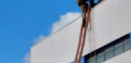 Pintor sofre descarga el&eacute;trica e &eacute; arremessado contra parede ap&oacute;s encostar em fia&ccedil;&atilde;o em MS