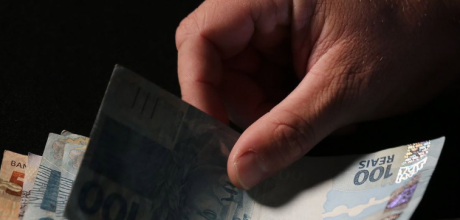 Trabalhadores nascidos em setembro e outubro recebem nesta quarta-feira o abono salarial de 2026

