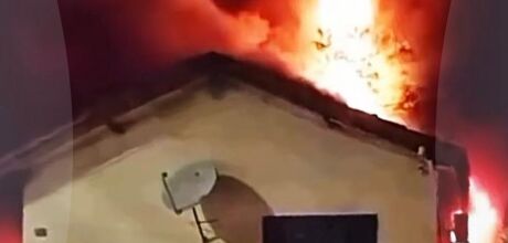 Inc&ecirc;ndio de grandes propor&ccedil;&otilde;es atinge resid&ecirc;ncia no bairro Senhor Divino em Coxim