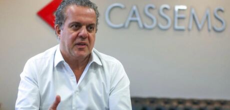 Ayache perde para servidora na Justi&ccedil;a, que consegue suspender cobran&ccedil;a de R$ 450 da Cassems
