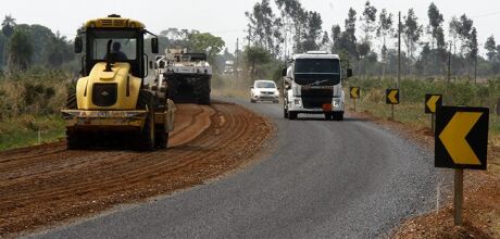 Com investimento de R$ 32 milhões, Governo de MS assina contrato para asfaltar a MS-382, em Bonito