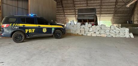 PRF apreende quase duas toneladas de maconha em caminhão carregado com milho 