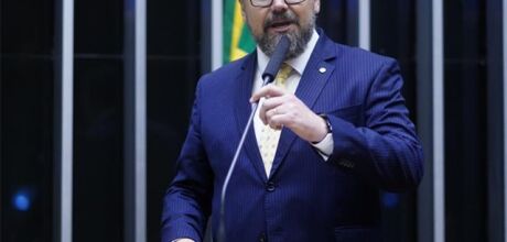 Deputado de MS sugere PEC para acabar com feriados no Brasil