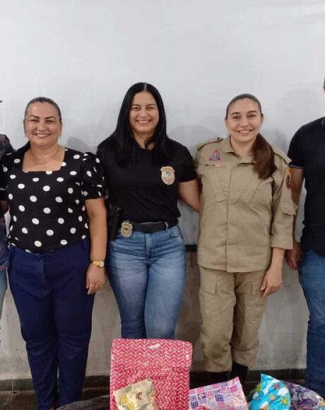 Campanha Caixa Encantada entrega presentes para o projeto "Natal nos Lares" em Coxim  