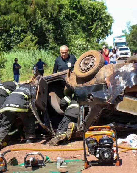 Voltando de Bonito, carro com fam&iacute;lia capota e motorista morre na BR-262
