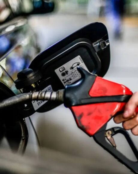 Imposto sobe nesta semana e eleva pre&ccedil;os da gasolina e do diesel