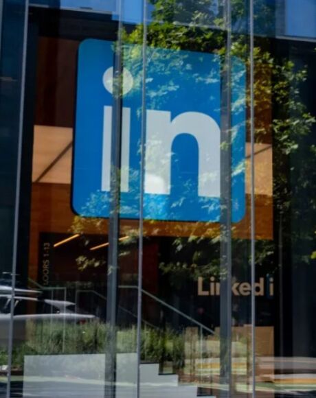 LinkedIn &eacute; acusado de espiar
mensagens privadas para treinar IA