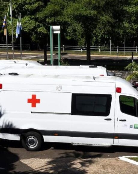 Ambul&acirc;ncias, caminhonetes e Vacim&oacute;vel: 114 novos ve&iacute;culos para atender &agrave; sa&uacute;de em MS