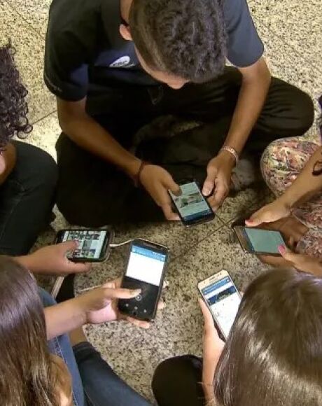 Volta &agrave;s aulas sem celular: saiba como vai funcionar a nova lei