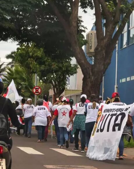 Manifestantes percorrem rui Barbosa e fecham duas rodovias de MS