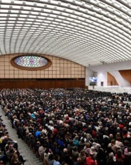 O Papa: mesmo que a nossa hist&oacute;ria pare&ccedil;a arruinada, com Deus podemos recome&ccedil;ar