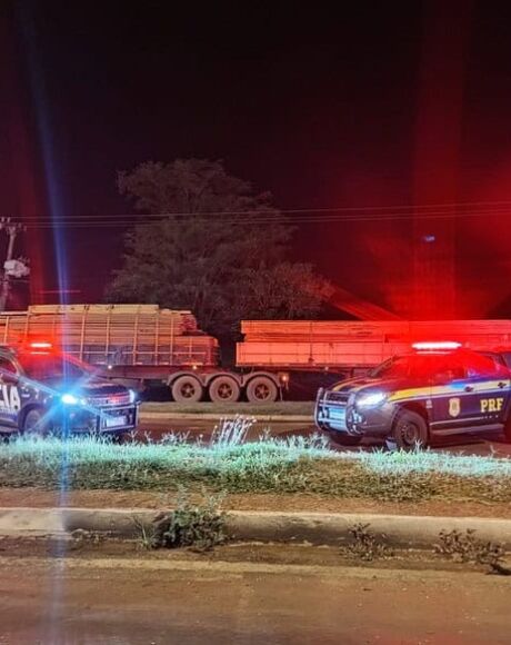 Carga de madeira ilegal vinda do MT &eacute; interceptada pela PRF em Campo Grande
