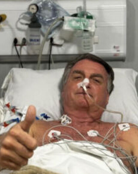 Cirurgia de Jair Bolsonaro no intestino termina ap&oacute;s mais de 11h