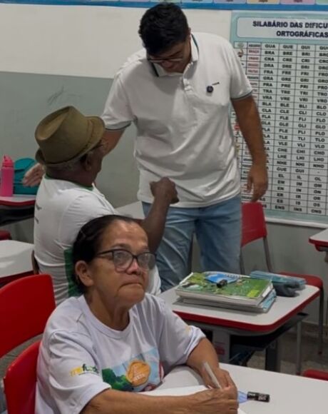 Vereador Yhgor Chagas visita alunos do Projeto EJA na Escola Dr. C&eacute;sar Galv&atilde;o 