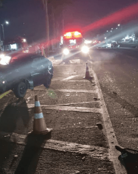 Colis&atilde;o entre carro e carreta deixa dois homens feridos em S&atilde;o Gabriel do Oeste
