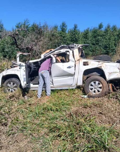 Motorista fica ferido ap&oacute;s capotamento na "Curva da Morte" da BR-060 entre Para&iacute;so das &Aacute;guas e Camap