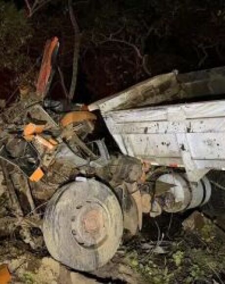 Caminh&atilde;o fica totalmente destru&iacute;do e motorista morre preso em ferragens pr&oacute;ximo de Pedro Gomes