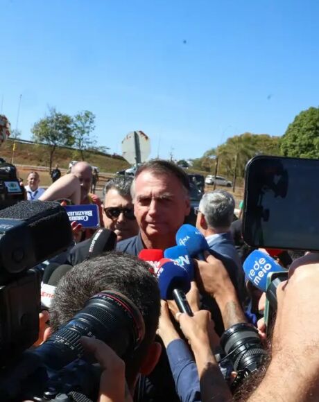 Bolsonaro nega ter descumprido proibi&ccedil;&atilde;o de uso de redes sociais
