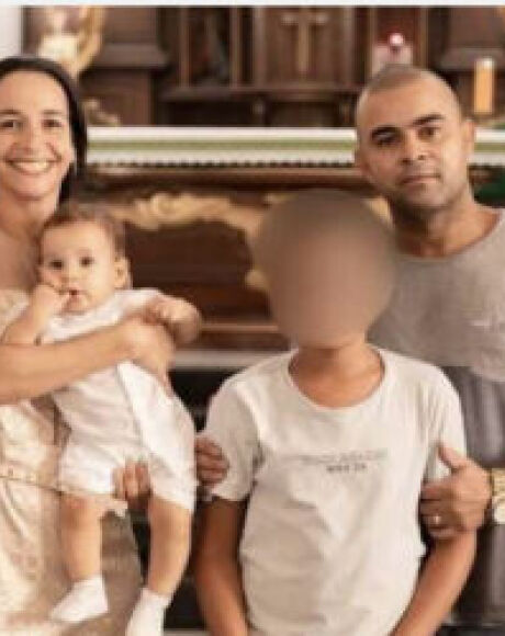 Namorada de adolescente que matou os pais &eacute; apreendida e pol&iacute;cia afirma que ela teria assistido tudo