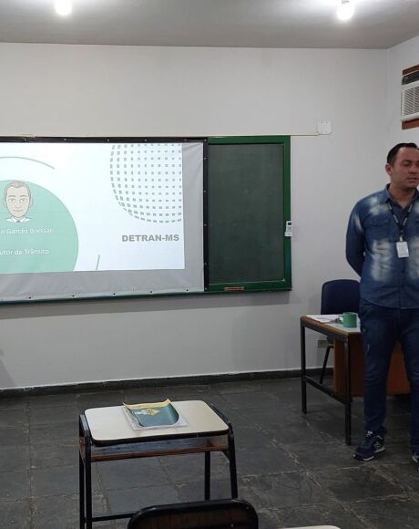Com atitude e parceria Danilo transforma sala de exames em Coxim