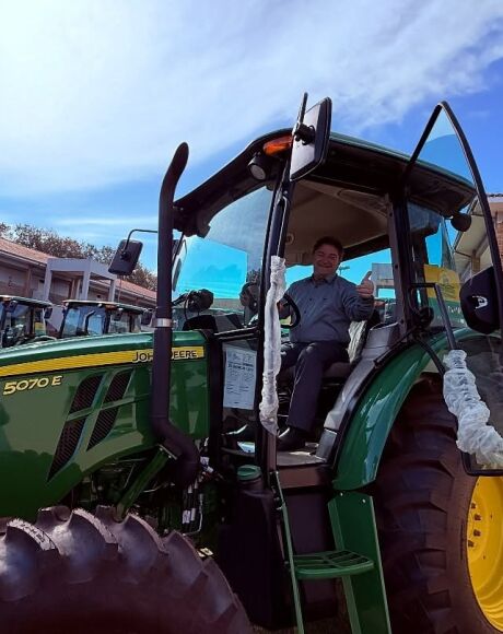 Coxim e mais 11 munic&iacute;pios de MS s&atilde;o contemplados com 14 tratores para agricultura familiar