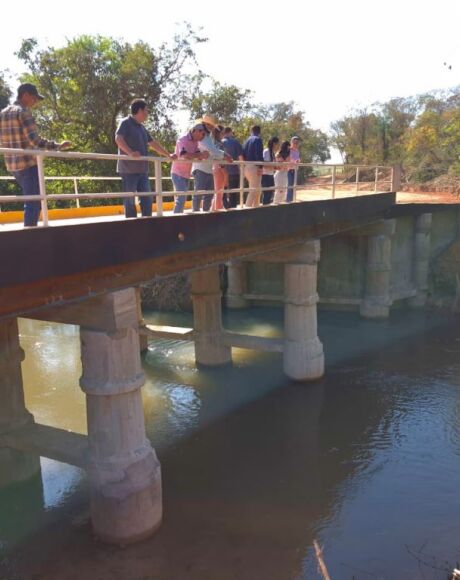 Prefeito Delegado Murilo inaugura ponte de concreto sobre o c&oacute;rrego Tau&aacute;
