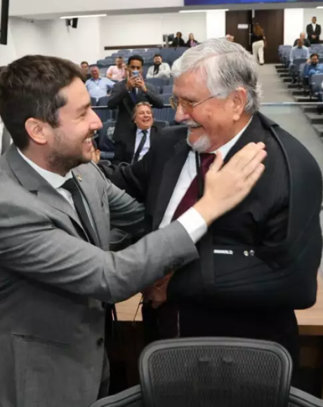 De sa&iacute;da da base de Ridel, Zeca do PT elogia deputado do PL: 'l&uacute;cido, inteligente'