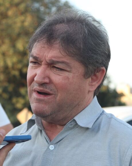 Prefeito Edilson Magro entrega ve&iacute;culos e anuncia investimentos em obras e saneamento em Coxim