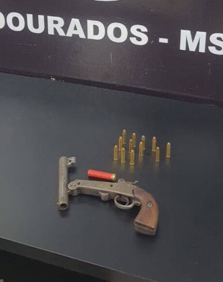 Homem &eacute; preso em Dourados por posse de arma e muni&ccedil;&otilde;es durante opera&ccedil;&atilde;o da Pol&iacute;cia Civil

