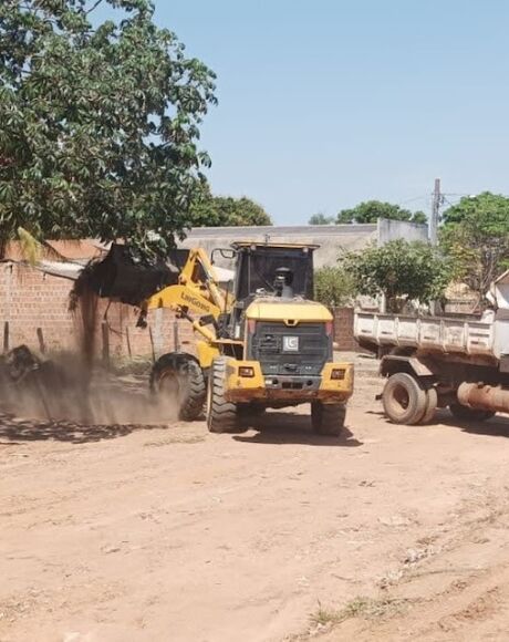 Prefeitura de Coxim intensifica limpeza de terrenos