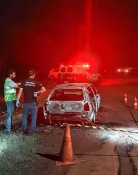 Corpo carbonizado &eacute; localizado dentro de carro incendiado na BR-163
