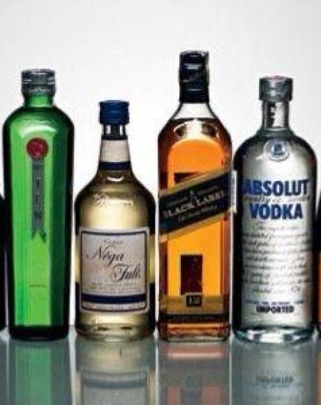 "Veneno no copo: Coxim refor&ccedil;a alerta contra risco de morte por bebidas adulteradas"