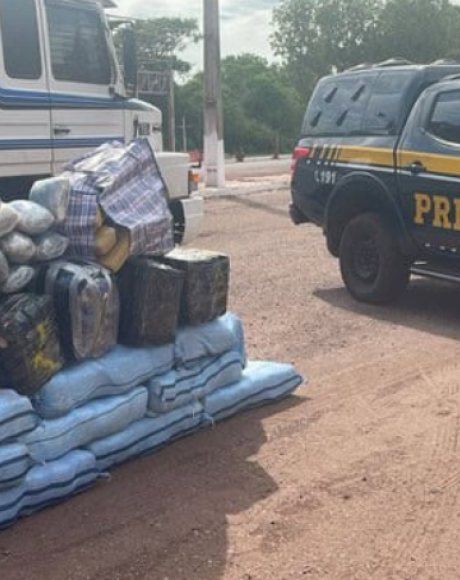 PRF apreende 426 kg de skunk e 19 kg de coca&iacute;na em caminh&atilde;o durante abordagem

