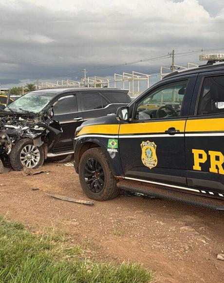 Persegui&ccedil;&atilde;o policial termina em acidente entre caminhonetes na MS-386, em Ponta Por&atilde;
