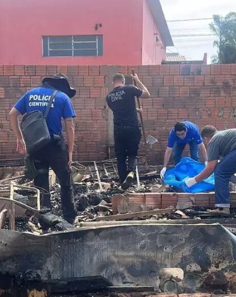 Adolescente diz que voltou e queimou casa por achar que pedreiro j&aacute; estava morto 