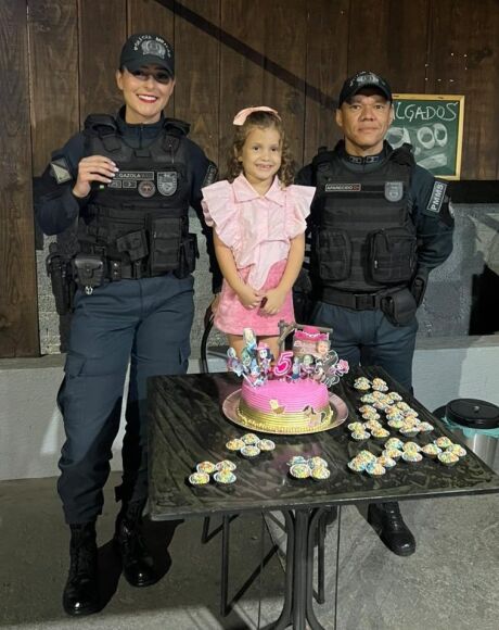 Pol&iacute;cia Militar participa de anivers&aacute;rio de f&atilde; mirim em Alcin&oacute;polis