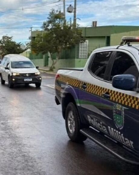 Cortejo re&uacute;ne centenas de ve&iacute;culos na despedida do radialista Sidney Assis em Coxim
