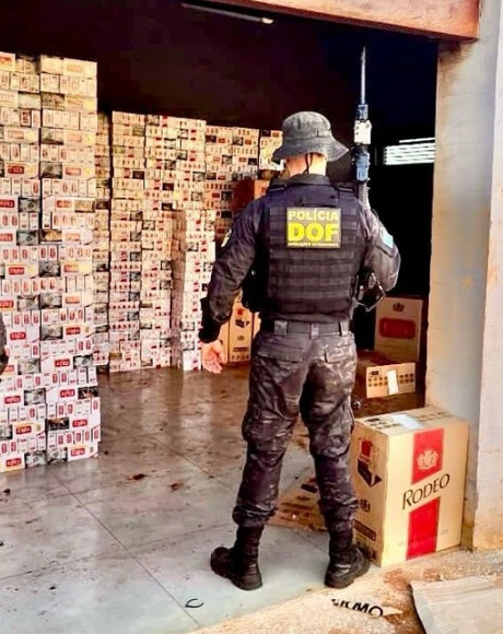 DOF apreende 280 mil ma&ccedil;os de cigarros contrabandeados e prende homem em MS
