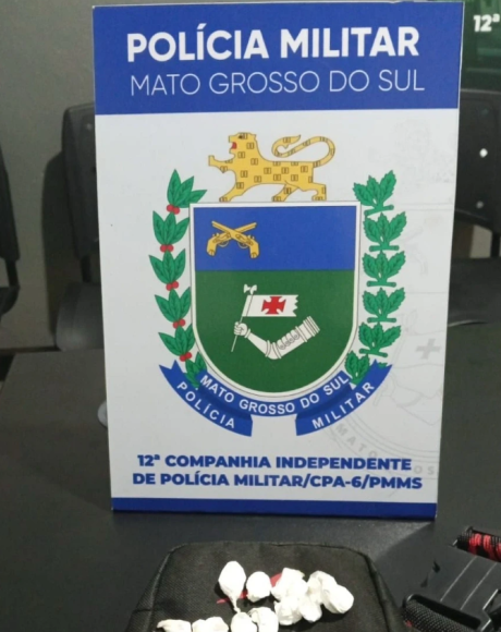 Pol&iacute;cia apreende 18 por&ccedil;&otilde;es de subst&acirc;ncia an&aacute;loga &agrave; coca&iacute;na em com&eacute;rcio no centro de S&atilde;o Gabriel  