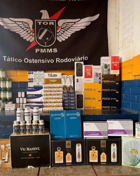 Fiscaliza&ccedil;&atilde;o na MS-164 termina com apreens&atilde;o de medicamentos, celulares e produtos importados