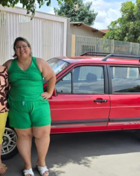Advogada de MS compra r&eacute;plica do carro da m&atilde;e ap&oacute;s 31 anos e causa emo&ccedil;&atilde;o na fam&iacute;lia e amigas