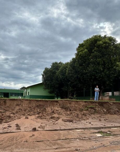 Antes da queda de muro em escola de Coxim chuva j&aacute; havia castigado bastante a cidade