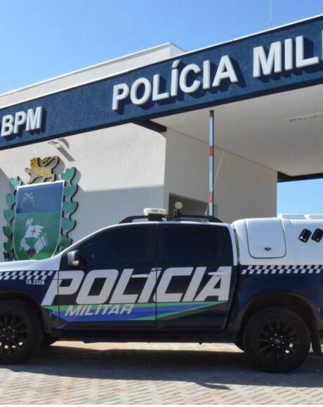 
A Pol&iacute;cia Militar realizou em Coxim a pris&atilde;o de um homem de 43 anos suspeito de furto e amea&ccedil;a 