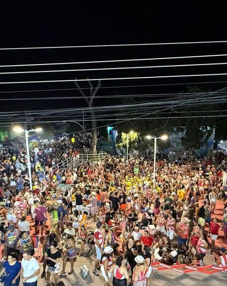 Lotou!!! segunda noite de Carnaval lota a pra&ccedil;a Zacarias Mour&atilde;o no Coxim folia 2026