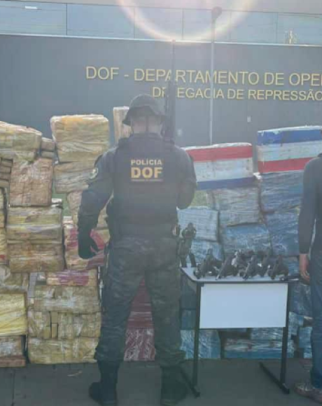 A&ccedil;&atilde;o conjunta prende sete, apreende 4 toneladas de maconha e sete pistolas
