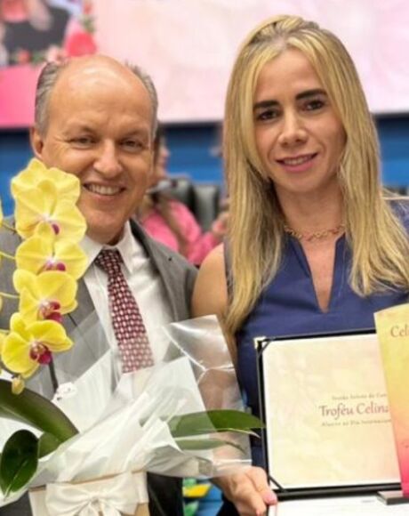Junior Mochi homenageia a Dra Tatiana Dias de Oliveira Said com Trof&eacute;u Celina Jallad