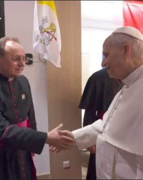 Padre Micael se encontra com o Papa Le&atilde;o no Principado de M&ocirc;naco e emociona fi&eacute;is de Coxim