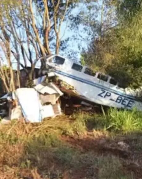 Avi&atilde;o carregando R$ 15 milh&otilde;es cai e moradores roubam dinheiro